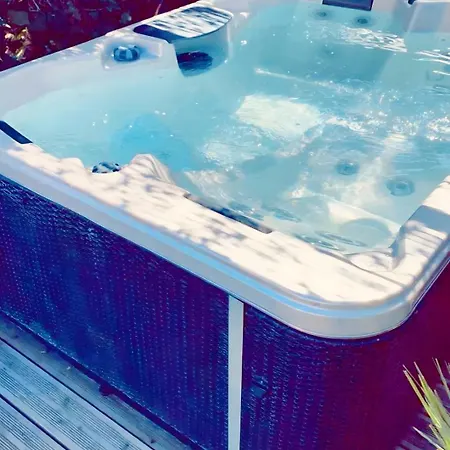 Maison Jacuzzi Proche Tennis Camp *
